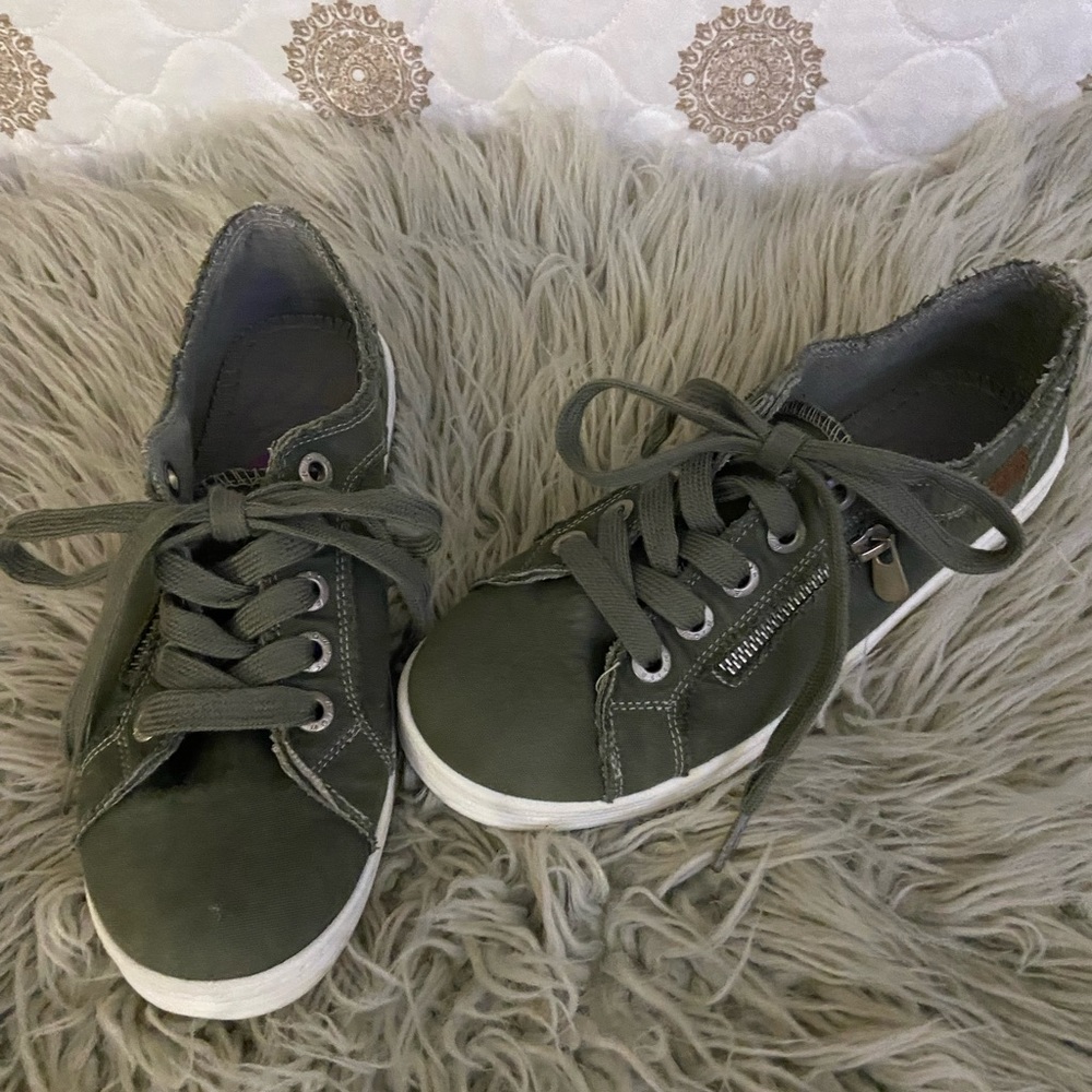 Khaki Blowfish Tennis shoes Size 6 1/2W